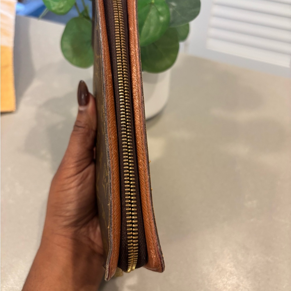LV Monogram Zippy Wallet - Picture 5 of 10